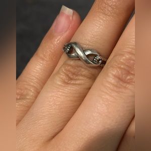 .925 Sterling Silver Infinity Ring with Rope Detailing